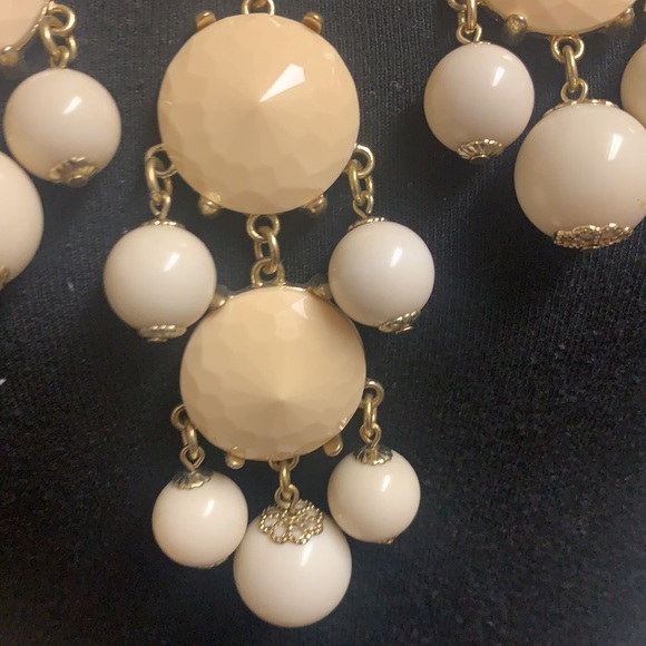 Cream and gold necklace - Picture 9 of 10